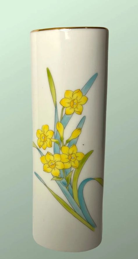 Otagiri Japan 6.5" ceramic bud vase with flowers Daffodils Retro Decor Spring | eBay Flowers Daffodils, Ceramic Bud Vase, Vase With Flowers, Bee Art, Decor Spring, Spring Sign, Vintage Vases, Bud Vase, Retro Decor