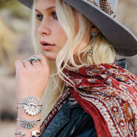 Boho Chic Hats, Wilde Westen, Boho Hat, Boho Accessories, Earrings Dainty, Rolling Stone, Hippie Style, Boho Dress, Western Fashion