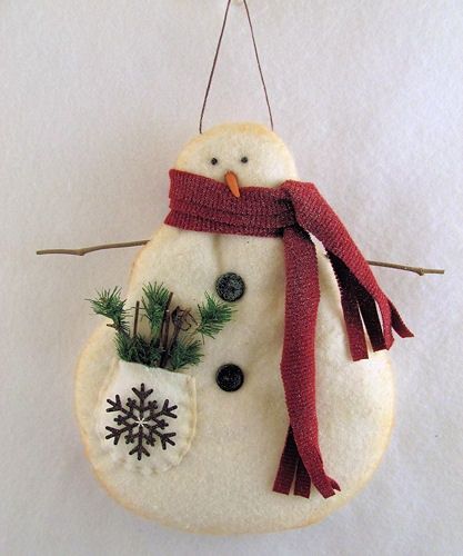 How To Make Primitive Snowmen Ornaments Out Of Cotton Batting - Primitive Christmas Ornaments, Snowmen Ornaments, Rusty Tin, Felt Snowman, Snow People, Primitive Snowmen, Wooden Slices, Winter Snowman, Snowman Ornament