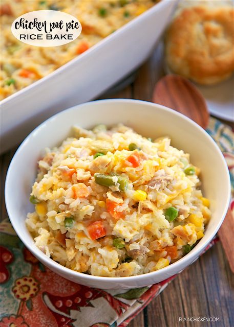 Chicken Pot Pie Rice Bake - chicken, mixed vegetables, cheddar, cream of chicken, sour cream and rice. Ready in 30 minutes! A whole meal in one pan. No need for extra sides!! We love to serve this with some buttermilk biscuits to complete the meal. Everyone loves this easy casserole dish! Vegetables Casserole, Rice Casseroles, Rice Bake Recipes, Making Rice, Easy Casserole Dishes, Rice Bake, Main Dish Casseroles, Baked Rice, One Pot Dinners