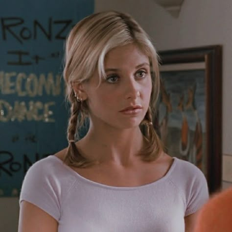 Buffy Costume, She's Literally Me, Buffy Outfits, Buffy Vampire Slayer, Sarah Michelle Gellar Buffy, Buffy Style, Michelle Gellar, Buffy Angel, Buffy Summers