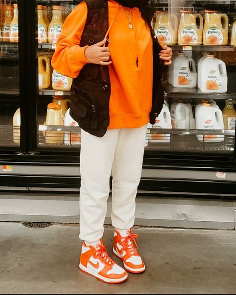 orange outfit of the day nike syracuse orange blaze dunk high sneakers 🍊 Orange Nike Dunks Outfit, Orange Nike Outfit, Dunk High Nike Outfit, Orange Shoe Outfits, Nike Dunk Orange Outfit, Orange High Dunks Outfit, High Dunk Outfit Women, Nike Sneakers Outfit Street Styles, Outfit With Orange Shoes