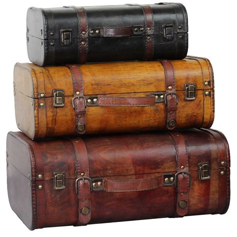 Three Colored Vintage Style Luggage Suitcase (3 640 UAH) ❤ liked on Polyvore featuring bags, luggage, fillers, backgrounds, decor and brown Decorative Trunks, Stile Harry Potter, Old Suitcases, Old Chest, Trunks And Chests, Vintage Suitcases, Vintage Trunks, Storage Trunks, Small Item Storage