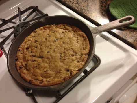 frying pan chocolate chip cookie cake Frying Pan Cookies, Skillet Cake, Pan Cookies, Chocolate Chip Cookie Cake, Chocolate Chip Cookie, Cookie Cake, Frying Pan, Saute Pan, Frying