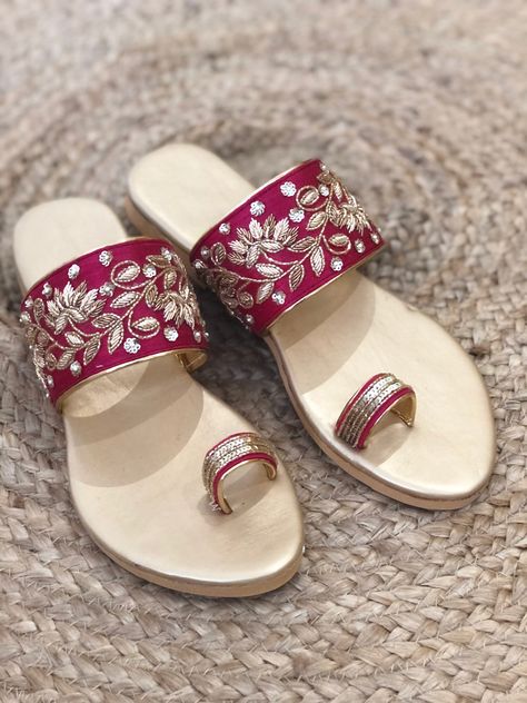 Indian Brodal footwear Ladies Footwear Indian, Indian Flat Sandals, Bridal Chappals Indian, Wedding Sandals For Bride Indian, Bridal Heels Indian Weddings, Indian Sandals Flats, Bridal Sandals Heels Indian, Bridal Footwear Indian, Bridal Shoes Flats Sandals