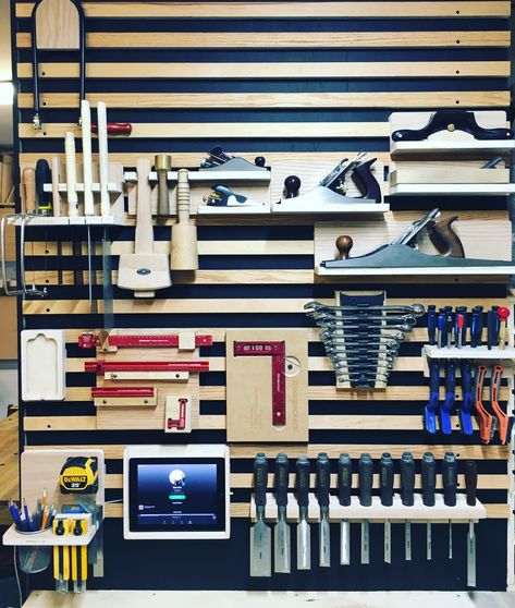 French Cleat Wall, French Cleat Storage, Cleat Wall, Tool Wall Storage, French Cleat System, Garage Workshop Layout, Garage Workbench Plans, Tool Wall, Garage Organisation