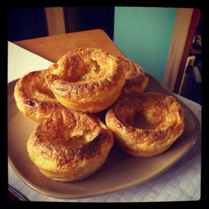 Vegan Yorkshire Pudding, Yorkshire Pudding Recipe, Veggie Christmas, Vegan Xmas, Christmas Vegan, Vegan Christmas Dinner, Yorkshire Pudding Recipes, Chopsticks Rest, Yorkshire Puddings