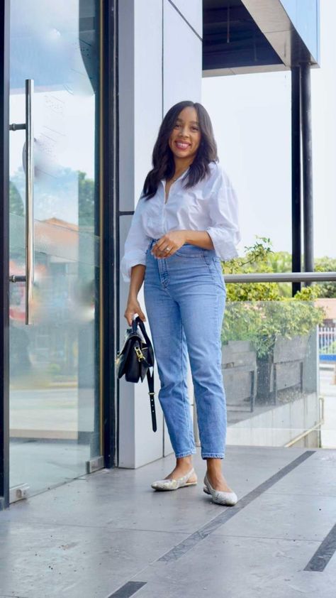 Effortless Elegance: The Timeless Duo of a White Button-Up Shirt and Jeans – Thirty Minus One Office Blouses For Women, Bright Colored Outfits, African Blouses, Spring Chicken, Fashion Blogger Outfit, Be The Reason, White Button Up, Casual Chic Outfit, Lovely Clothes