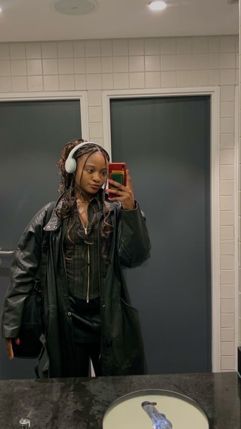 French curl braids, black leather coat, paloma wool shirt. Eastpak tesla bag, black leather skirt, sony headphones Ombré French, French Curl Braids, Curl Braids, Braids Black, Coat Pin, French Curl, Black Leather Skirt, Black Leather Coat, Braided Hair