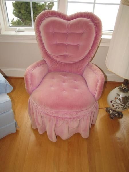 Item # 22 -- Boudoir chairs and vintage lamps including pink upholstered chair with heart shaped back (upholstery faded and somewhat stained); ... Pink Antique, Pink Room Vintage, Heart Furniture, Heart House, Heart Bed, Vintage Pink Decor, Heart Shaped Furniture, Pink Heart Room Aesthetic, Cool Pink Chair