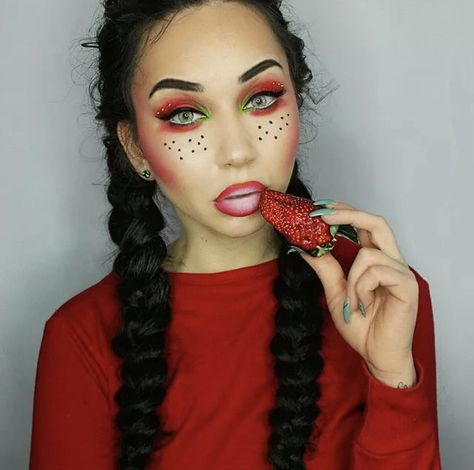 Fruit Inspired Makeup, Strawberry Makeup, Strawberry Costume, Makeup Suggestions, Halloween Make-up Looks, Eye Cream For Dark Circles, Glasses Makeup, Makeup Challenges, Red Makeup