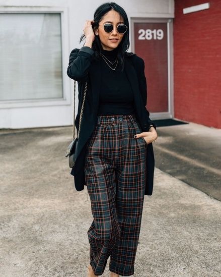 Plaid pants and black blazer. #streetstyle #topshopstyle Mode Style Anglais, Edgy Work Outfits, Plaid Pants Outfit, Peg Trousers, Elegante Casual, Casual Work Outfits, Plaid Pants, Professional Outfits, Business Casual Outfits