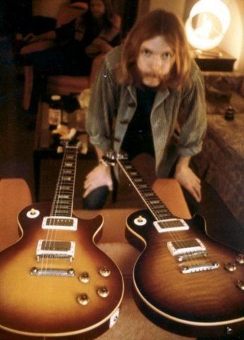 Duane Allman Berry Oakley, Duane Allman, Famous Guitars, Allman Brothers Band, Les Paul Guitars, Allman Brothers, Blues Artists, Classic Guitar, Southern Rock