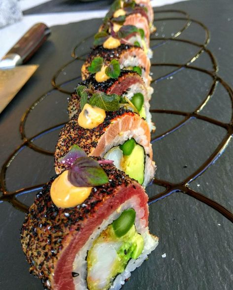 Cajun Tuna & Salmon Uramaki | 📸: @chefchalomtz Sushi Plating Ideas, Sushi Roll Ideas, Sushi Ideas Creative, Fancy Sushi, Resep Sushi, Masakan Malaysia, Sushi Ideas, Sushi Recipes Homemade, Sushi Roll Recipes