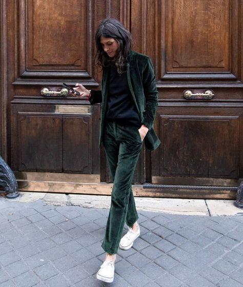 mamen hazañas on Instagram: “Green inspiration by @charlotte_husson @misterk #inspiration #inspirationgreen #streetstyle #styleinspiration #casualchic #fashionstyle…” Charlotte Husson, Mister K, Monochromatic Style, Working Clothes, Modus Operandi, Parisian Vibes, Green Inspiration, Velvet Suit, Denim Belt