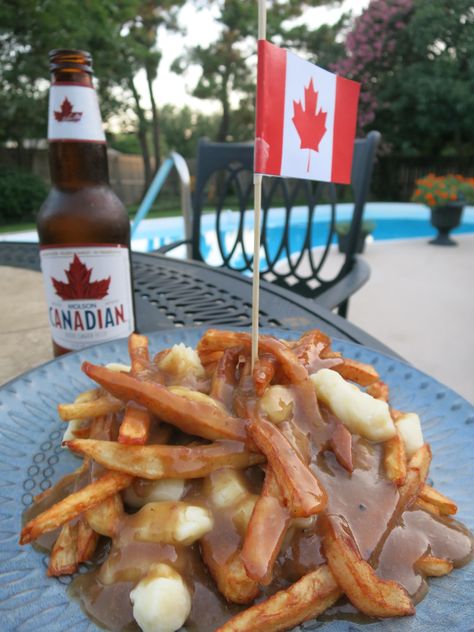 [Homemade] Poutine at Sunset. Happy Canada Day! #TTDD#TheThingsDadsDo Homemade Poutine, Poutine Recipes, Poutine Food, Canadian Poutine, Happy Canada Day, Poutine, Canada Day, Food Cooking, The Hub