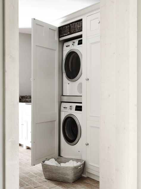 Designed for easy installation, freestanding washing machines offer large capacities, flexible wash cycles and even intelligent operation. Kitchens and appliance expert Hayley Gilbert reviews the best washers money can buy, including designs perfect for open-plan living #laundry #laundryhacks #washingmachine #utilityroom #realhomes Boot Room Utility, Laundry Cupboard, Utility Room Storage, Small Utility Room, Utility Room Designs, Utility Cupboard, Small Laundry Room Organization, Room Storage Diy, Basket Laundry