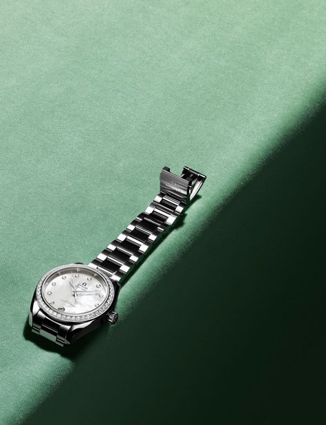 ELLE / Watch Still Life Photography, Watch Still Life, Watch Photography Ideas, Watch Product Photography, Fashion Still Life, Jewelry Editorial, Still Photography, Watch Photo, Graphic Style