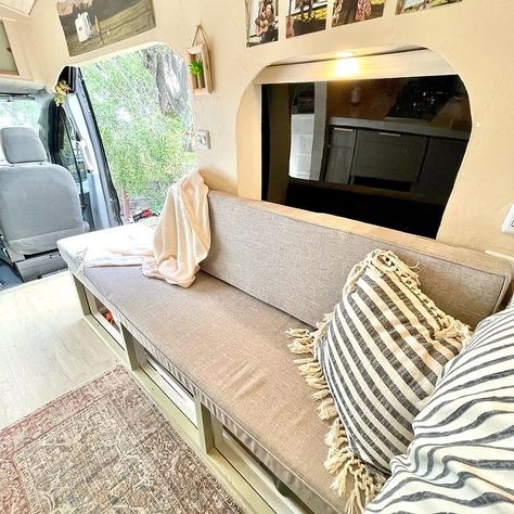 DIY Slide Out Bed Bench Seat! Slide Out Bed, Diy Slide, Diy Home Renovations, Diy Slides, Trailer Renovation, Diy Daybed, Van Wall, Bench Seat Covers, Long Bench