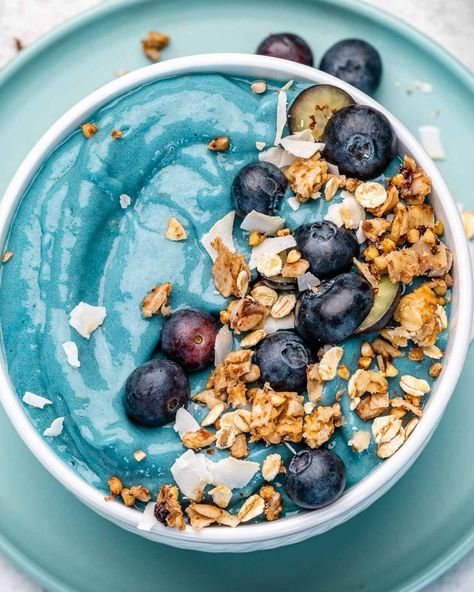 Blue Smoothie, Spirulina Smoothie, Clean Sweets, Smoothie Shop, Natural Food Coloring, Clean Food Crush, Food Crush, Smoothie Bowl Recipe, Blue Food