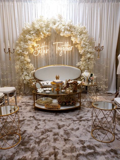 Middle Eastern Engagement Party, Pakistani Engagement Decor, Arab Engagement Party, Simple Nikkah Decor, Nikkah Decor Ideas, Kateb Kitab, Engagement Party Table Setting, Islamic Engagement, Small Engagement Party