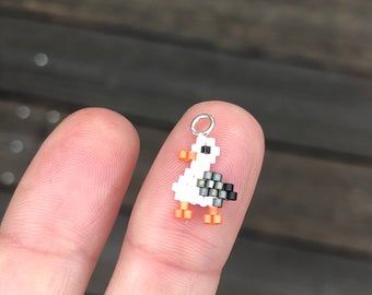 BijouDeRe - Etsy- #BijouDeRe #Etsy Check more at https://howcandothis.com/diyideas/bijoudere-etsy/ Miyuki Beads Pattern, Pony Bead Crafts, Art Perle, Pony Bead Patterns, Bead Charms Diy, Beaded Crafts, Perler Bead Art, Beaded Animals, Miyuki Beads