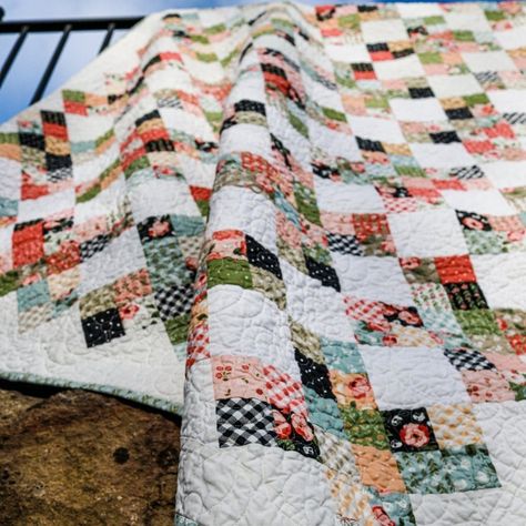 Free Patterns & Projects - Prairie Point Quilt & Fabric Shop Prairie Quilt Patterns, String Quilts Patterns Free, Layer Cake Quilts Pattern Free, 16 Patch Quilt, 4 Patch Quilt, Layer Cake Quilt Patterns, Spool Quilt, Quilt Scraps, Prairie Points