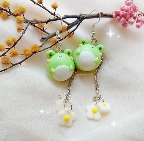 Frog Aesthetic, Polymer Clay Kawaii, Clay Keychain, Clay Diy Projects, Clay Crafts Air Dry, Polymer Clay Diy, Polymer Clay Jewelry Diy, Cute Polymer Clay, Clay Ornaments