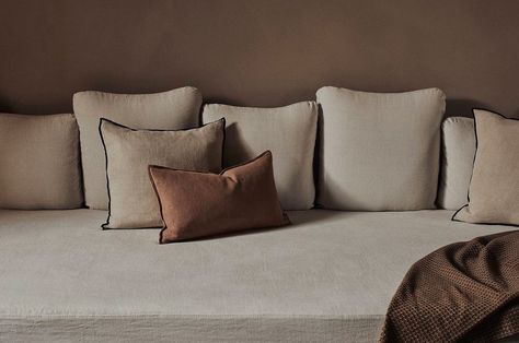 Rich Stapleton for Zara Home ‘21 Zara Home Pillows, Zara Home Cushions, Zara Home Design, Zara Home Decor, Spanish Furniture, Spanish Design, Tv Console, Nordic Design, Zara Home