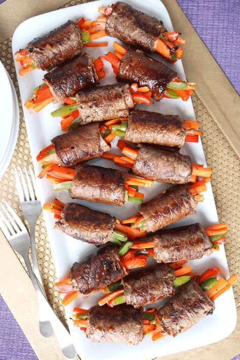 Balsamic Glazed Steak Rolls, Glazed Steak, How To Prepare Steak, Steak Rolls, Pan Seared Steak, Sauteed Peppers, Tender Steak, Steak Cuts, Seared Steak