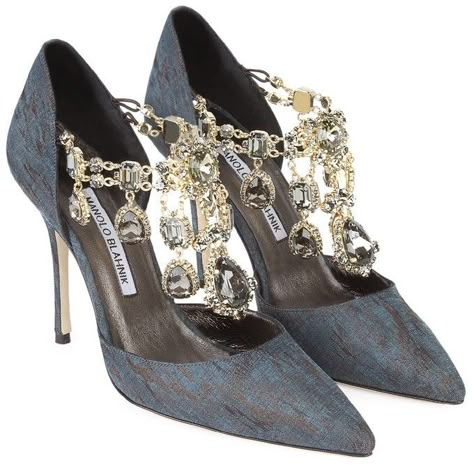 hermans style fashion chic glamour Crystal Pumps, Manolo Blahnik Heels, Chic Chic, Shoes Drawing, Gorgeous Shoes, Fabulous Shoes, Shoe Obsession, Shoe Lover, Beautiful Shoes