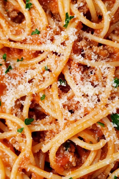 Looking for a healthy twist on a classic dish? Try this delicious ground turkey spaghetti recipe! Ground turkey is a lean protein option that pairs perfectly with your favorite pasta and marinara sauce. This meal is super easy to make and packed with flavor, making it a great option for busy weeknights. Give this ground turkey spaghetti recipe a try and enjoy a satisfying and wholesome meal that the whole family will love! Spaghetti With Ground Turkey, Recipe Ground Turkey, Ground Turkey Skillet, Turkey Kofta, Ground Turkey Spaghetti, Turkey Spaghetti, Healthy Ground Turkey, Ground Meat Recipes, Spaghetti Recipe