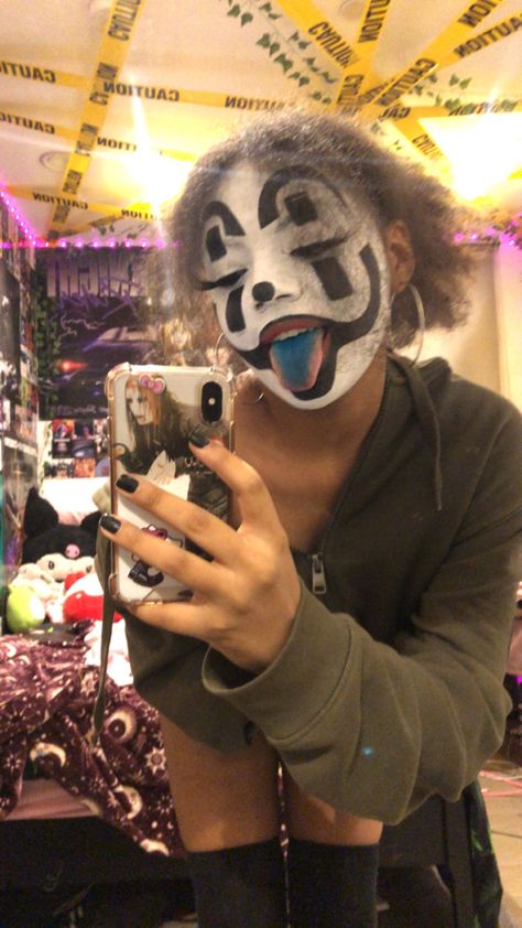 Icp Halloween Costume Ideas, Juggalo Makeup Aesthetic, Insane Clown Posse Outfit, Icp Juggalo Outfit Ideas, Icp Juggalo Halloween Costume, Violent J Makeup, Pink Juggalo Makeup, Icp Concert Outfit, Jugallo Outfit