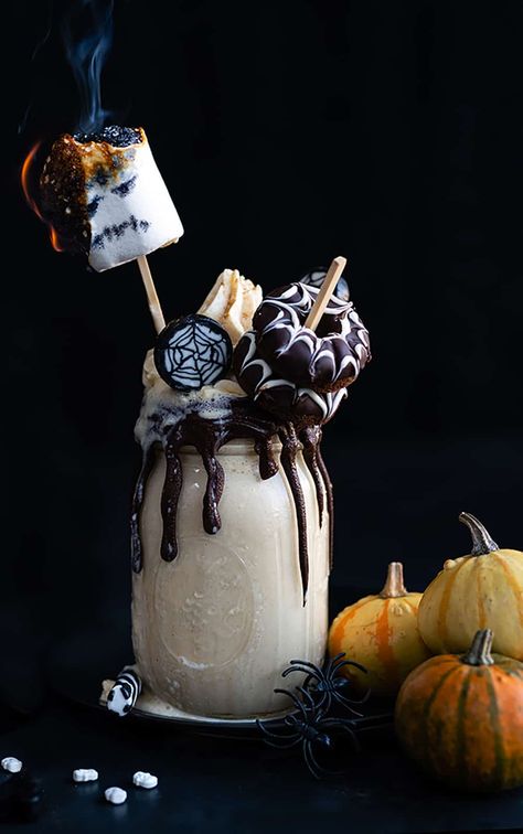 Baileys Whipped Cream, Ice Cream Pumpkin, Freakshakes Recipe, Halloween Ice Cream, Baileys Original, Baileys Recipes, Small Cupcakes, Irish Cream Liqueur, Baileys Irish