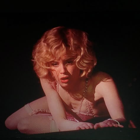 Old money, golden, 1920s aesthetic, woman 1920s Music Aesthetic, 1920s Women Aesthetic, Chicago Film Aesthetic, Roxie Hart Chicago, 1920s Jazz Club Aesthetic, Old Broadway Aesthetic, Chicago Movie Aesthetic, Chicago Aesthetic Musical, Roxie Hart Aesthetic