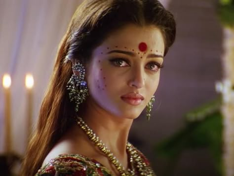 Devdas Aishwarya Rai, Toxic Man, Aishwarya Rai Pictures, Vintage Bollywood Aesthetic, Disney Princess Fashion, Over Love, Toxic Relationship, Indian Photoshoot, Aishwarya Rai Bachchan