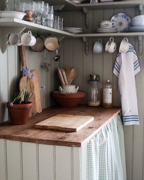 Swedish Cottage Interior, Scandinavian Cottage, Swedish Kitchen, Swedish Summer, Swedish Cottage, Kitchen Mood Board, Victorian Kitchen, Cottage Interior, Cottage Kitchens