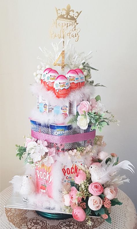 Snack Tower, Snack Birthday Cake Birthday Tower Ideas, Candy Tower Ideas Birthday, Snack Tart Tower, Tart Snack Buket, Tower Snack Birthday, Tart Snack Birthday, Diy Candy Cake Tower, Snack Birthday Gift Ideas, Snack Bucket Ideas