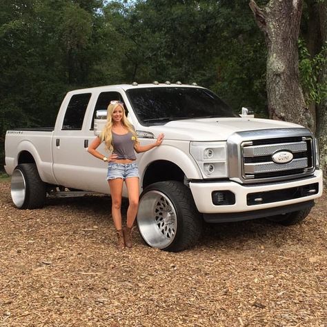 What a beaut! F250 Platinum, Ford F250 Diesel, F250 Diesel, Ford Crew Cab, Dodge Cummins Diesel, Cummins Trucks, Super Duty Trucks, Lifted Ford, Ford Super Duty