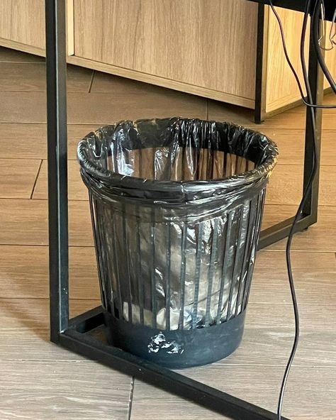 Trash Bin Aesthetic, Trash Can Aesthetic, Aesthetic Trash Can, Sketch Room, Rubbish Removal, 2023 Aesthetic, Austin And Ally, Gcse Art, Trash Bins