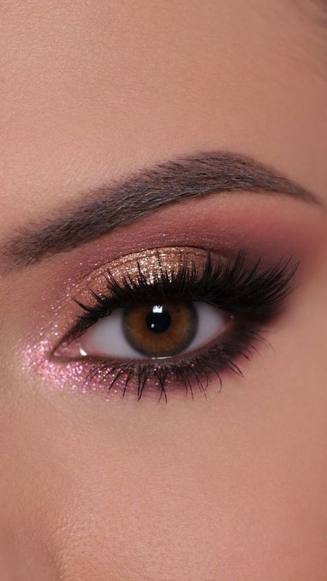 Pink And Gold Smokey Eye, Pink Indian Makeup Look, Rose Gold Eyeshadow Looks, Event Makeup Looks, Makeup Ideas Pink, Makeup Yeux, Makeup Rosa, Eye Makeup Guide, Golden Eye Makeup