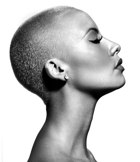 Amber Rose  i love her!! Shave My Head, Bald Girl, Kate Mara, 얼굴 그리기, Bald Women, Bald Heads, Amber Rose, Shaved Head, Buzz Cut