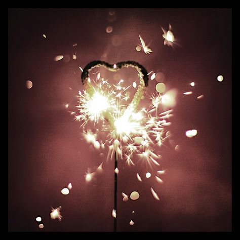 sparkler candle for bday cakes- so cool Heart Shaped Sparklers, Heart Sparklers, Sparkler Candles, Sparkles Background, Wedding Sparklers, Event Supplies, Party Lights, Heart Wedding, Backdrops For Parties