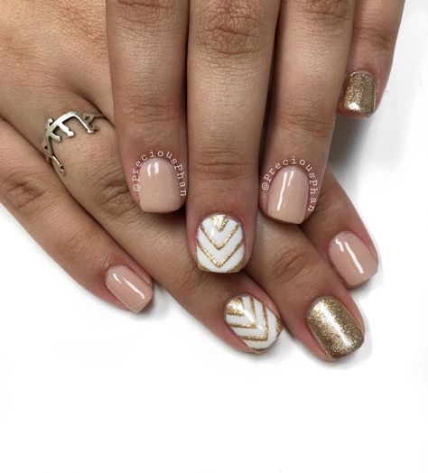 Tan And Gold Nail Designs, Gold Stripe Nail Art, Tan Gold Nails, Cream Gold Nails, Gold And Cream Nails, Nude Tan Nails, Tan And Gold Nails, Gold Manicure Ideas, Tan Nail Ideas