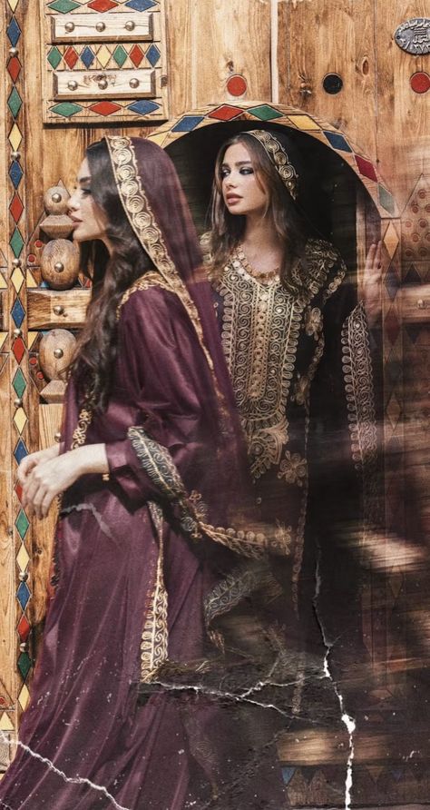 Syria Traditional Dress, Kuwait Culture, Arab Vibes, Arabic Clothing, Desi Dress, Friendship Photoshoot, Pakistani Dresses Casual, Arab Beauty, Desi Clothes