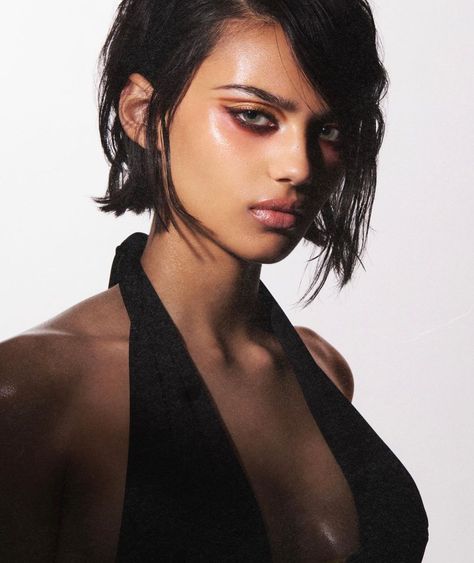 Editorial Hair, Makeup Eye Looks, Beauty Shoot, Editorial Makeup, Powder Puff, Makeup Eyeliner, Hair And Makeup, Pretty Makeup, Bob Cut