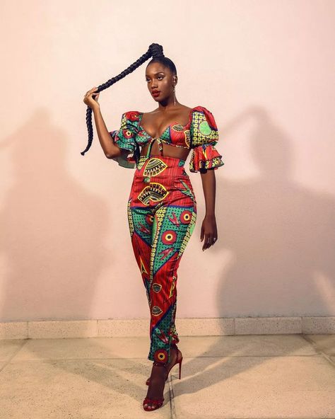 IZA usa look inspirado em Audrey Hepburn e ganha elogio ao vivo de Leifert | 2020 | Gshow Afro Clothes, African Chic, Afro Style, Birthday Photo Shoot, Beauty Photoshoot, Fashion Illustration Dresses, Afro Punk, Event Outfit, African Print Dress