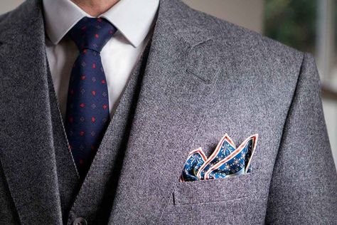 To be clear, this article will deal with a whole lot more than how to fold a pocket square. That’s not to say that learning how to fold a pocket square isn’t important, rather that there’s so much more to the stylish accessory than proper […]Visit Man of Many for the full post. Cocktail Attire Dress, Pocket Square Style, Men's Cocktail Attire, Dress Code For Men, Dress Code Guide, Men's Smart Casual, Pocket Square Folds, Cocktail Dress Code, Manly Gifts