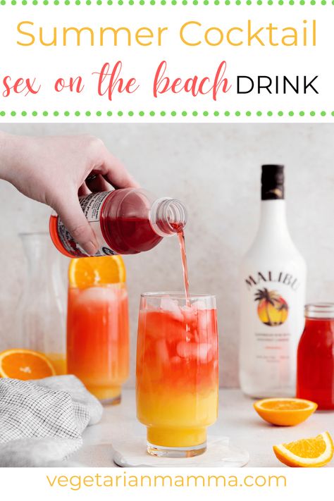 Malibu Cranberry Drinks, Beachy Drinks, Easy Beach Alcoholic Drinks, Beach Drink, Simple Beach Drinks Alcohol, Mixed Drinks For The Beach, Sec On The Beach Drink, Simple Malibu Drinks, Malibu Rum Drinks Recipes Pitcher