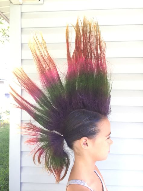 Crazy hair day Mohawk Easy Crazy Hairstyles, Troll Hair Diy, Girl Mohawk, Surfer Hair, Cool Hairstyles For Girls, Candy Hair, Wacky Hair Days, Crazy Hair Day, Wacky Hair